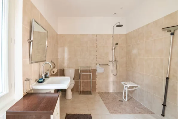 salle de bain PMR